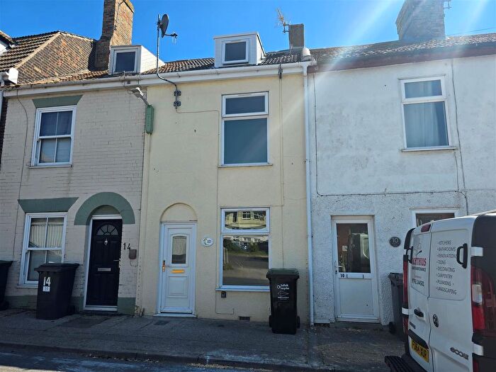 3 Bedroom Terraced House To Rent In Tennyson Road, Lowestoft, NR32