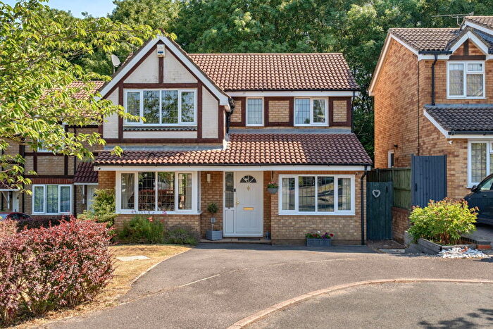 4 Bedroom Detached House For Sale In Whitestones Basingstoke, RG22