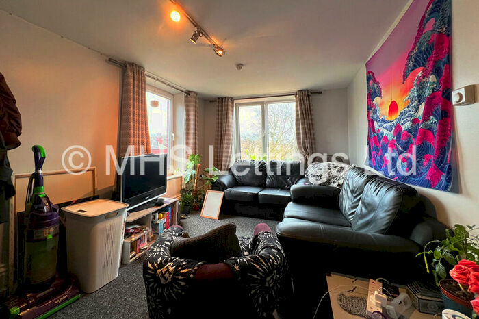 4 Bedroom Flat To Rent In Flat, Ash Grove, Leeds, LS6