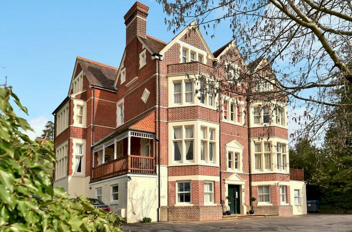 1 Bedroom Flat To Rent In Guildown Road, Guildford, Surrey, GU2