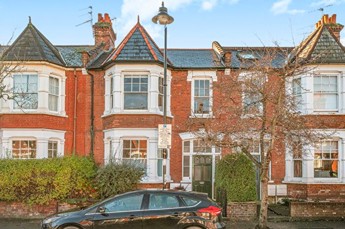 2 Bedroom Flat For Sale In Widdenham Road, London, N7