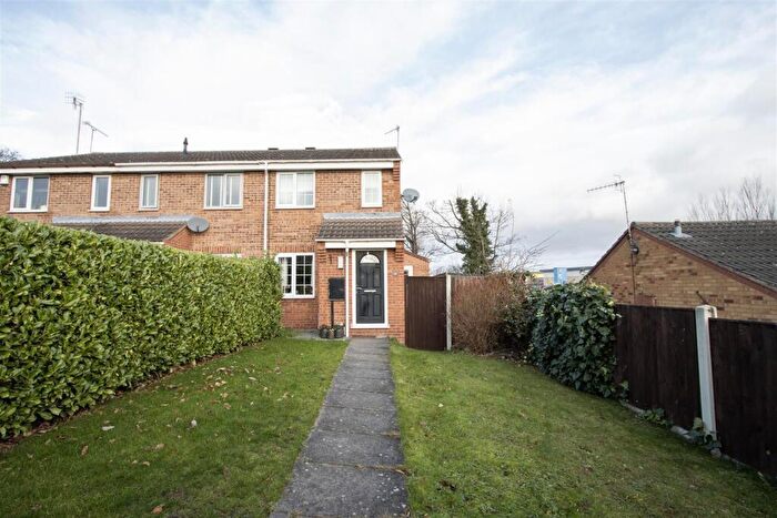 2 Bedroom Town House For Sale In Alpine Grove, Hollingwood, Chesterfield, S43