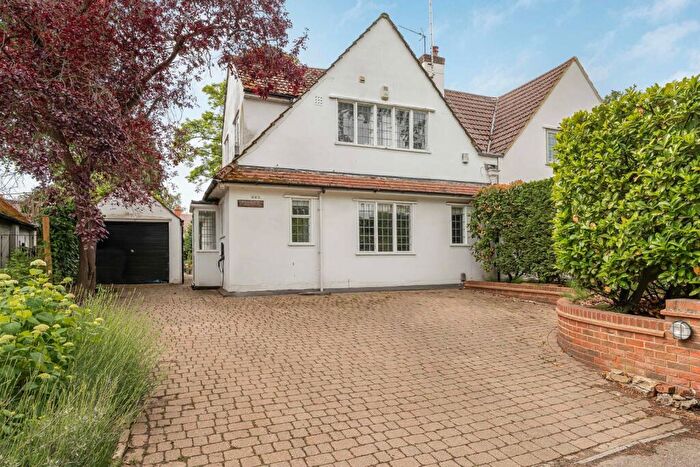 3 Bedroom Semi Detached House For Sale In Steels Lane, Oxshott, Leatherhead, Surrey, KT22