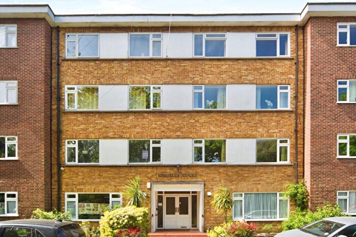 2 Bedroom Flat For Sale In New Wanstead, London, E11