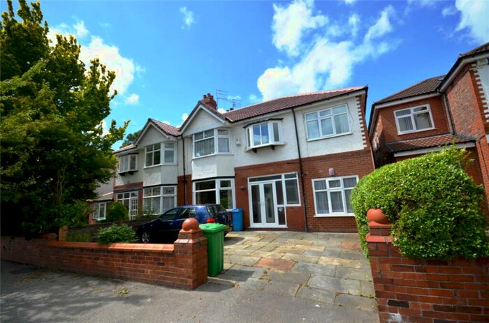 4 Bedroom Semi-Detached House To Rent In Parrs Wood Road, Didsbury, Manchester, M20