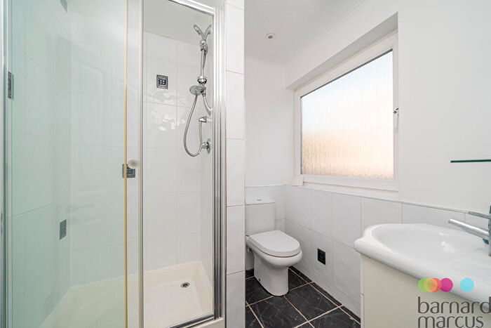4 Bedroom Town House To Rent In Oxford Gardens, London, N20
