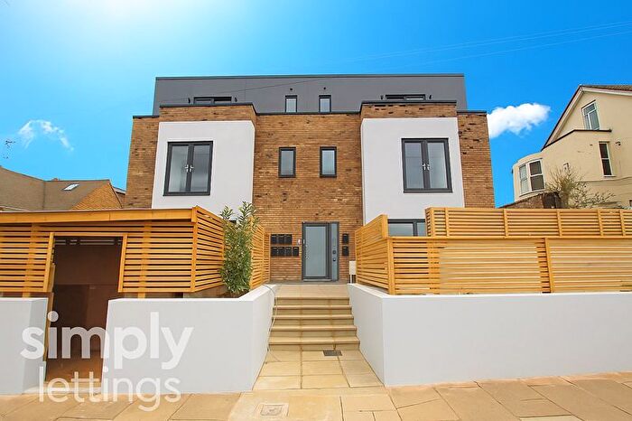 2 Bedroom Flat To Rent In Old Shoreham Road, Brighton, BN41