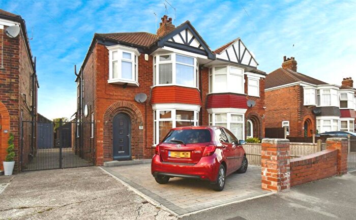 3 Bedroom Terraced House For Sale In Birklands Drive, Hull, HU8