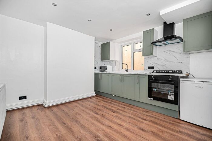1 Bedroom Flat To Rent In Victoria Park Road, Hackney, E9