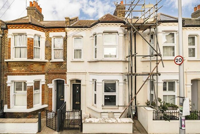 1 Bedroom Flat For Sale In Mossbury Road, Clapham Junction, SW11