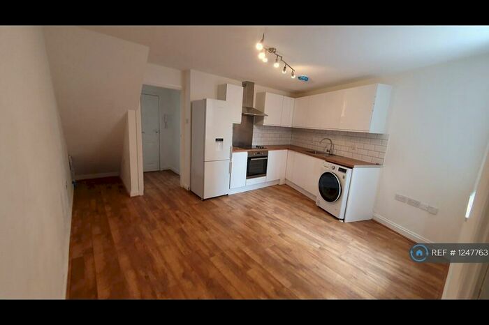 2 Bedroom Flat To Rent In Strensham Road, Birmingham, B12