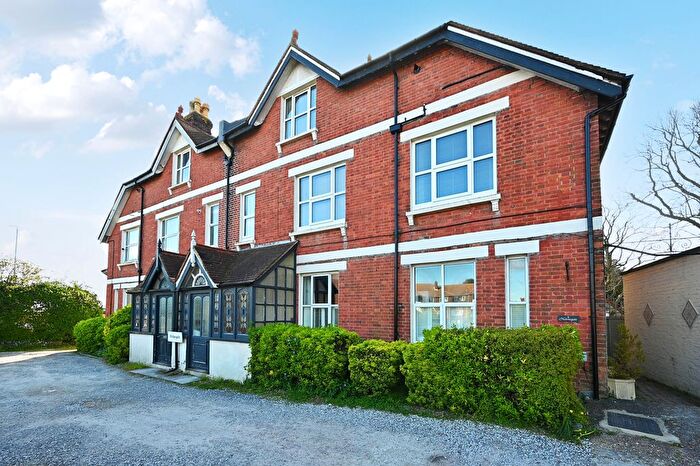 2 Bedroom Flat For Sale In Upper Avenue, Eastbourne, BN21