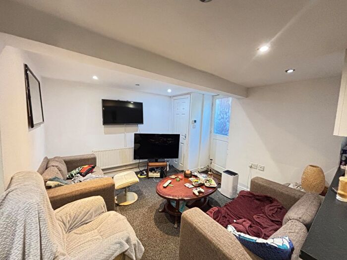 3 Bedroom Semi-Detached House To Rent In Talbot Avenue, Leeds, LS4