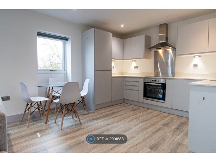 2 Bedroom Flat To Rent In Trinity Court, Leeds, LS9