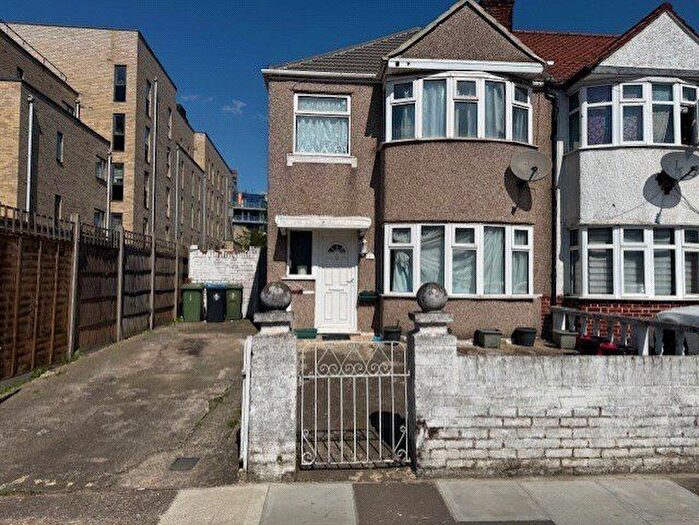 3 Bedroom End Terrace House To Rent In Carlyon Road, Wembley, HA0