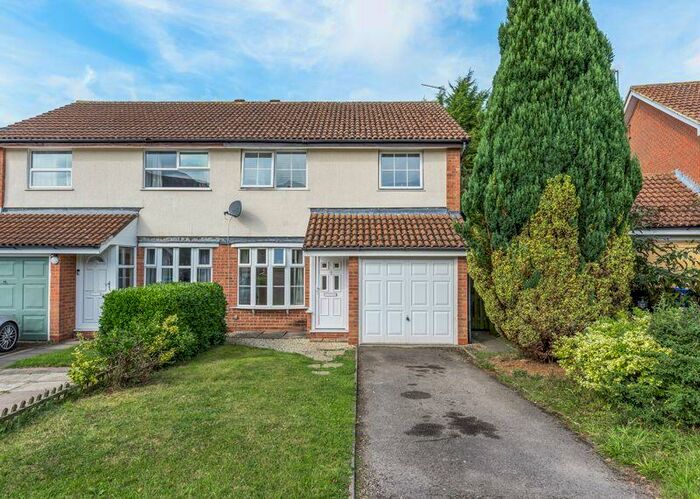 3 Bedroom Semi-Detached House To Rent In Ashwin Close, Brackley, NN13