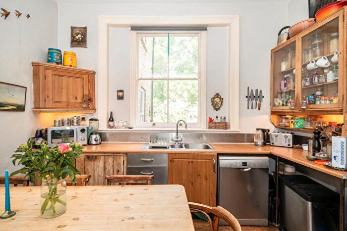 3 Bedroom Flat For Sale In Moulins Road, Homerton, E9 - Photo 3