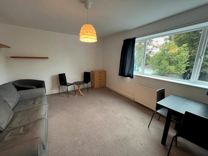 2 Bedroom Flat To Rent In Sunningfields Road, Hendon, NW4