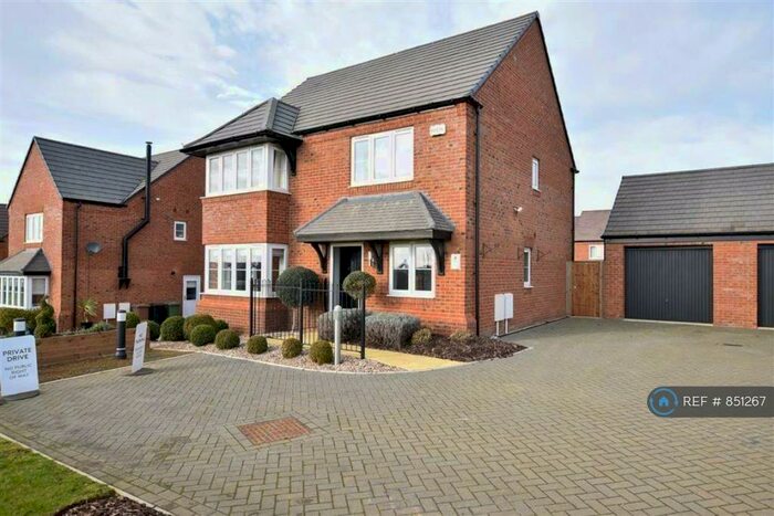 4 Bedroom Detached House To Rent In Irthlingborough Road North, Wellingborough, NN8