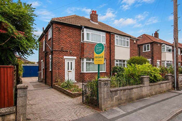 3 Bedroom Semi Detached House For Sale In Alden Crescent, Pontefract, WF8