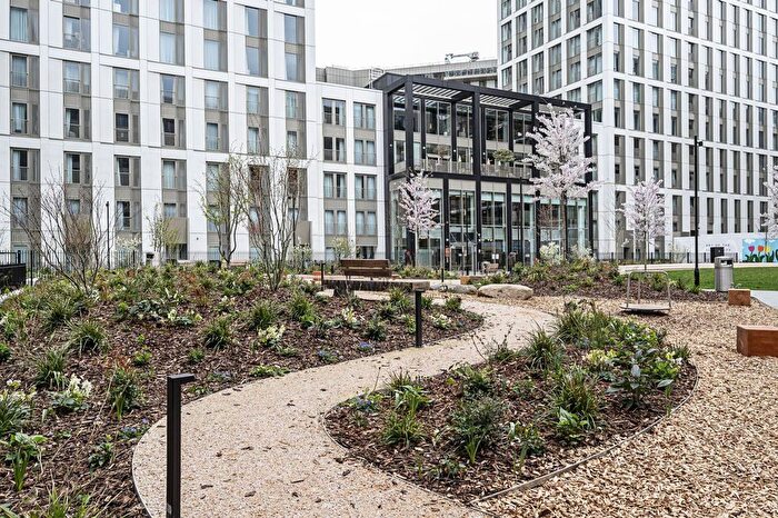 1 Bedroom Flat To Rent In Westfield Avenue, Stratford, London, E20