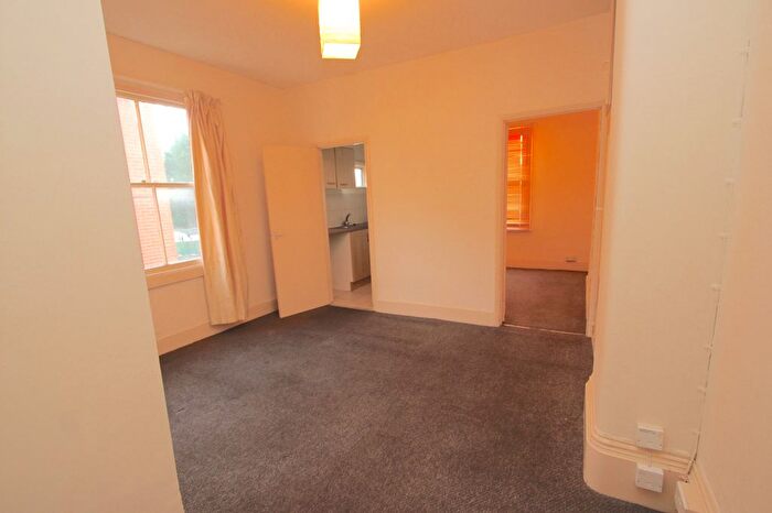 1 Bedroom Flat To Rent In Abington Grove, Northampton, Northamptonshire, NN1