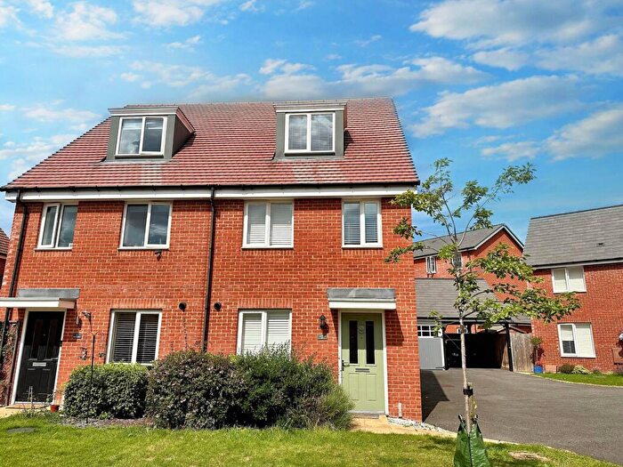 3 Bedroom Semi Detached House To Rent In Stella Close, Aylesbury, HP18