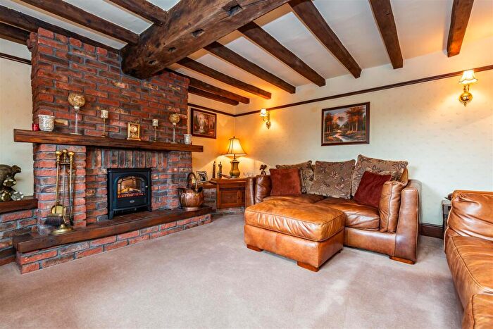 3 Bedroom Detached House For Sale In High Street, East Ferry, DN21