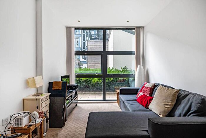 2 Bedroom Flat To Rent In Manilla Street, Canary Wharf, London, E14