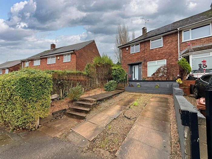 2 Bedroom End Of Terrace House To Rent In Newhall Crescent, Leeds, LS10