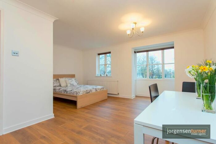 Studio To Rent In Beechwood Grove, East Acton, London, W3
