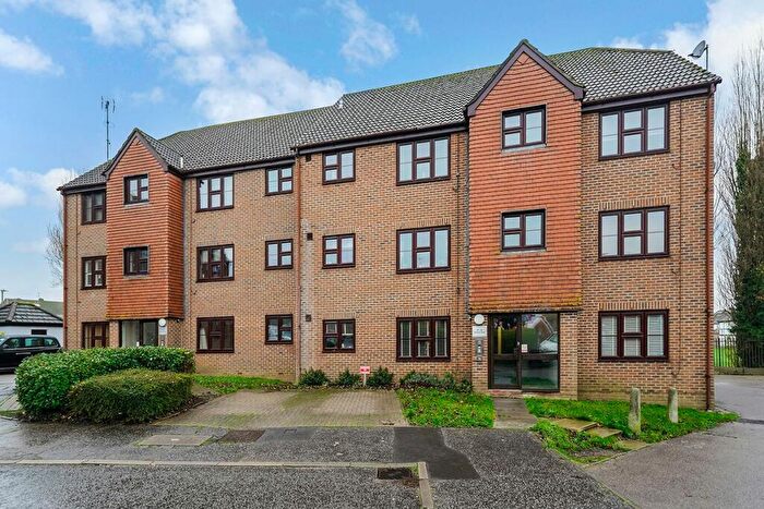 1 Bedroom Flat To Rent In Orchid Close, Abridge, RM4