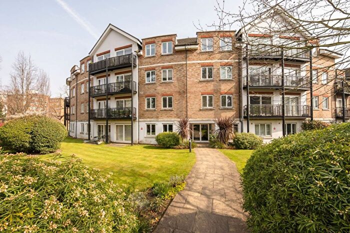2 Bedroom Flat To Rent In Princes Way, Southfields, London, SW19