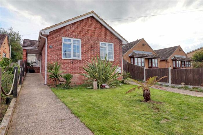 4 Bedroom Bungalow For Sale In Oakmead Road, Point Clear, CO16