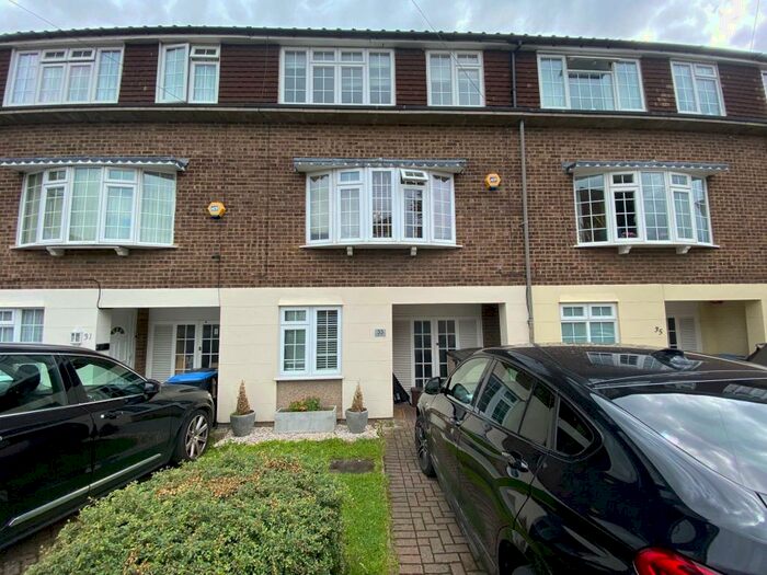3 Bedroom Town House To Rent In Calshot Way, Enfield, EN2