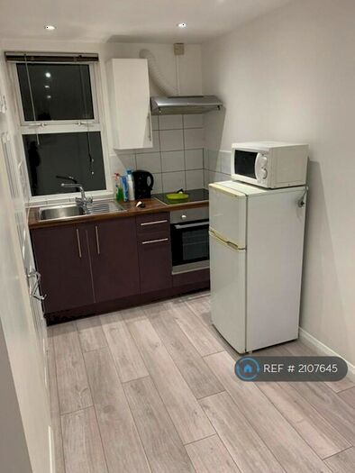 Studio To Rent In Brockley Road, London, SE4