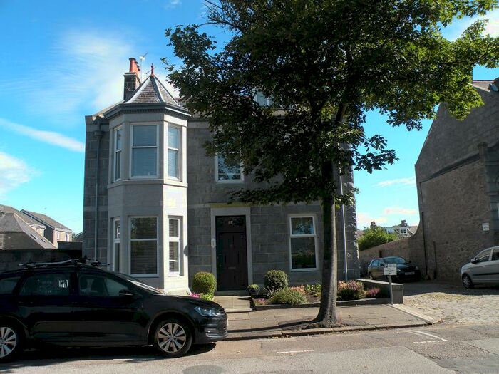 2 Bedroom Ground Flat To Rent In Cairnfield Place, Aberdeen, AB15