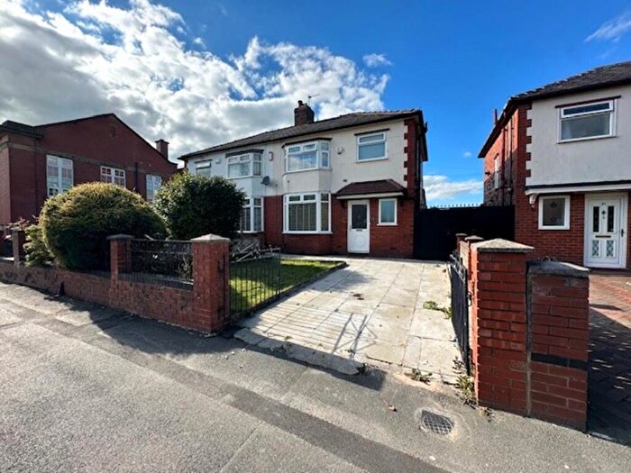 3 Bedroom Semi-Detached House To Rent In Shepherd Cross Street, Halliwell, Bolton, BL1