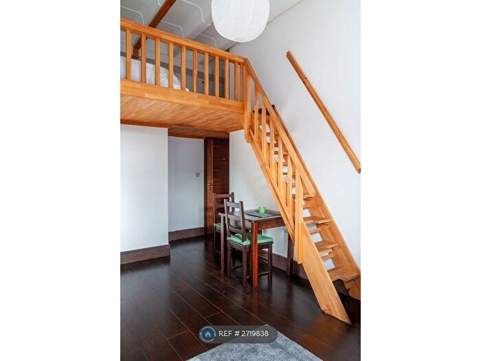 Studio To Rent In Edgware Road, London, NW2