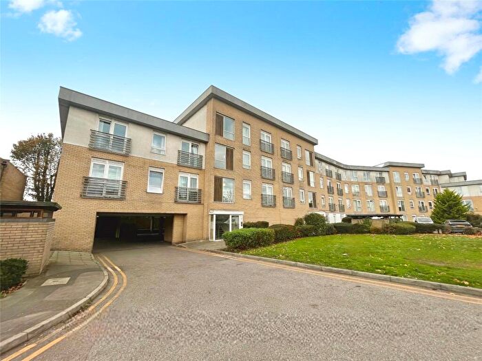 2 Bedroom Apartment For Sale In Station Avenue, Southend-on-Sea, Essex, SS2