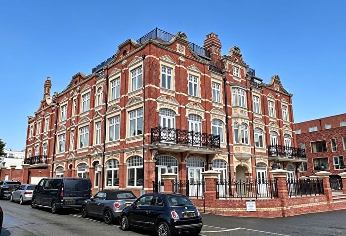2 Bedroom Flat To Rent In The Grand Apartments, Leigh-On-Sea, SS9