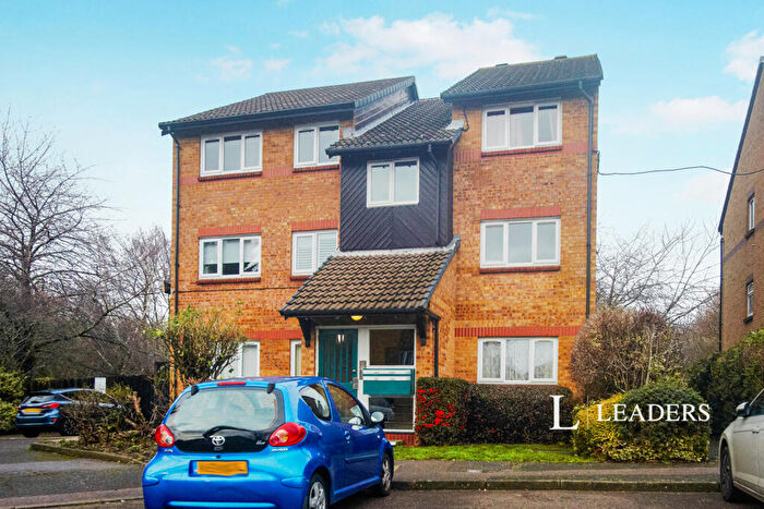 2 Bedroom Flat To Rent In Coe Avenue, London, SE25