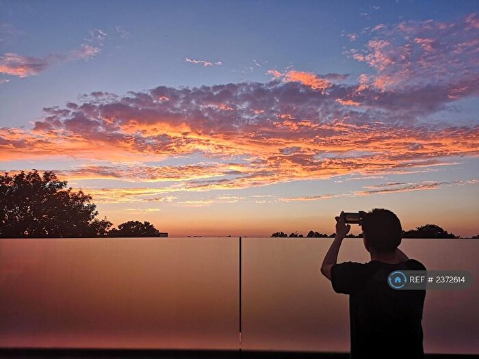 2 Bedroom Flat To Rent In Homesdale Road, Bromley, BR2