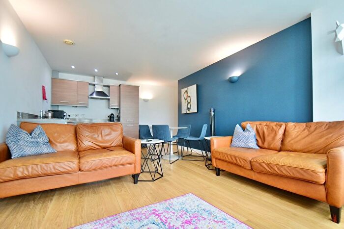 2 Bedroom Flat To Rent In Hunslet Road, Hunslet, Leeds, LS10