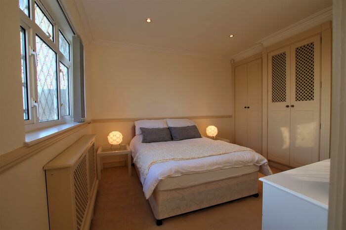 4 Bedroom Semi-Detached House To Rent In Folkington Corner, London, N12