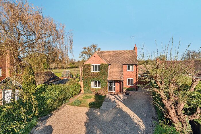 4 Bedroom Detached House For Sale In Tidmarsh, Reading, Berkshire, RG8