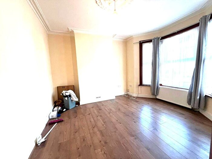 4 Bedroom Terraced House To Rent In Betchworth Road, Ilford, IG3