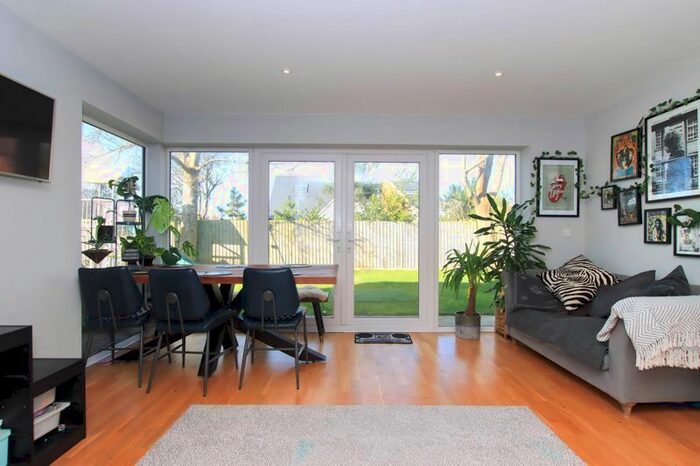 4 Bedroom Detached House For Sale In Mentmore Road, Cheddington, LU7