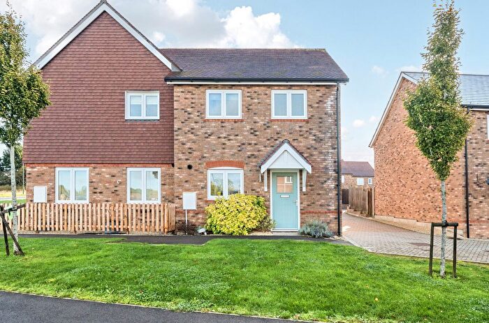 3 Bedroom Semi-detached House For Sale In Henshaw Way, Billingshurst, RH14