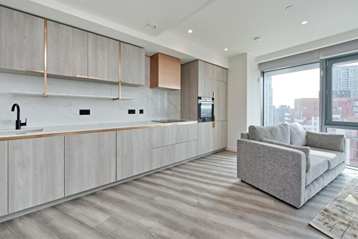 2 Bedroom Property To Rent In Aspen Wharf, Marsh Wall, E14